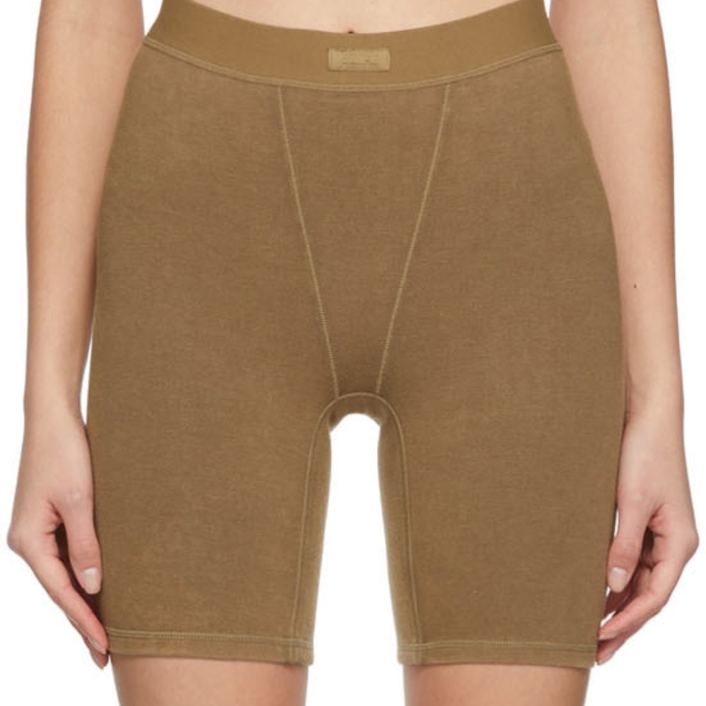 SKIMS OUTDOOR SEAMED BIKE SHORT  SEPIA  SIZE small
